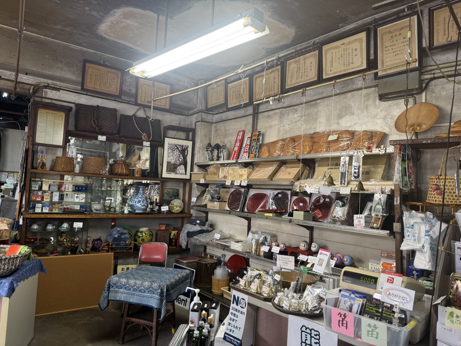 三浦英次商店の店内